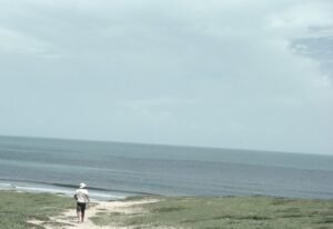 Foto de Mariana Tavares com temperatura ajustada para esfriar imagem e criar distanciamento e/ou transmitir tristeza.r